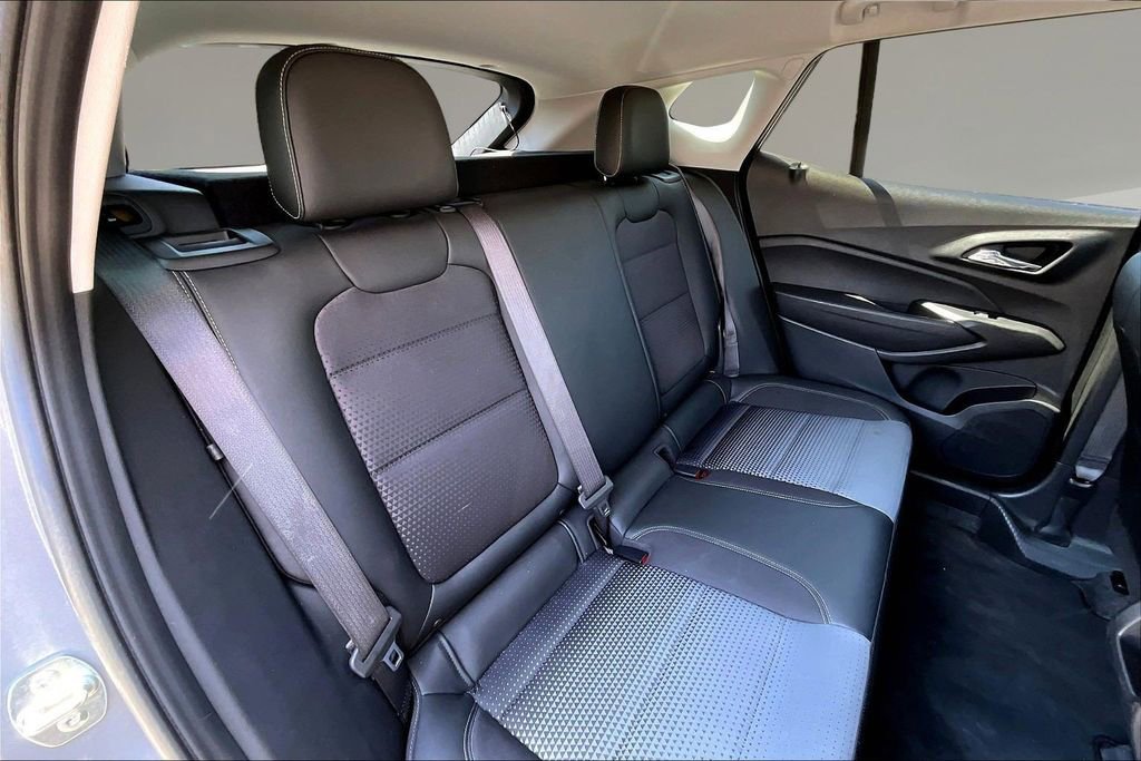 Used 2025 Chevrolet Trax LT FWD image 21