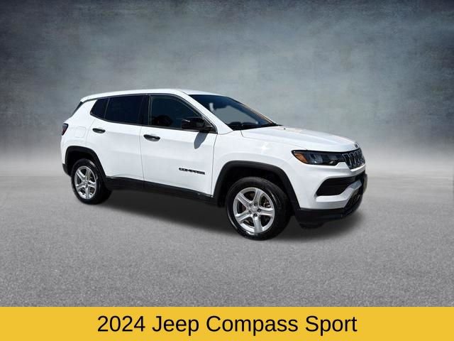 Used 2024 Jeep Compass Sport AWD/4WD image 2