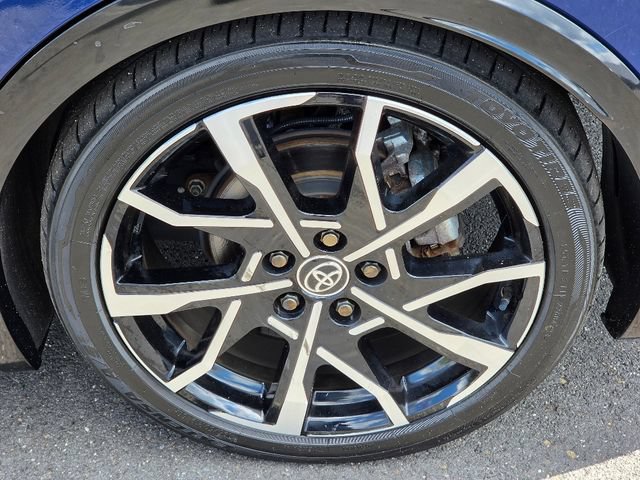 Used 2024 Toyota Prius Prime Premium FWD image 15