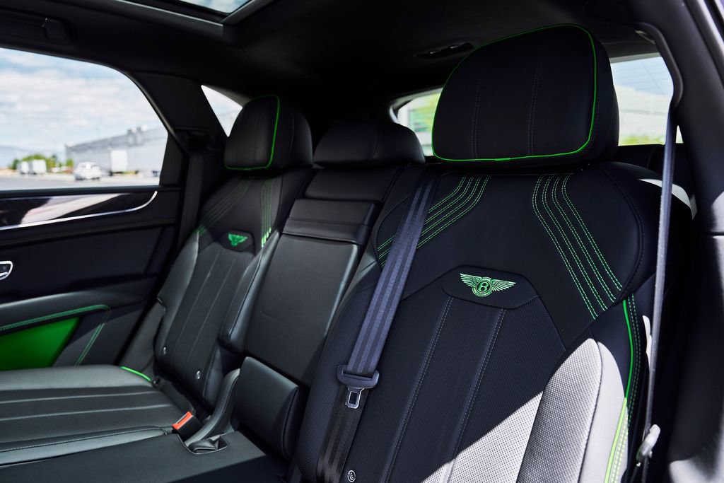 Used 2025 Bentley Bentayga AWD/4WD image 48