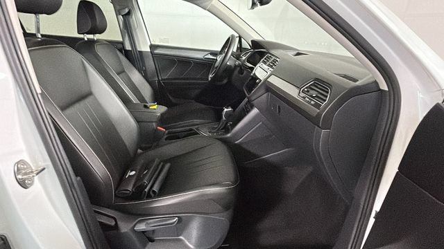 Used 2023 Volkswagen Tiguan SE FWD image 31