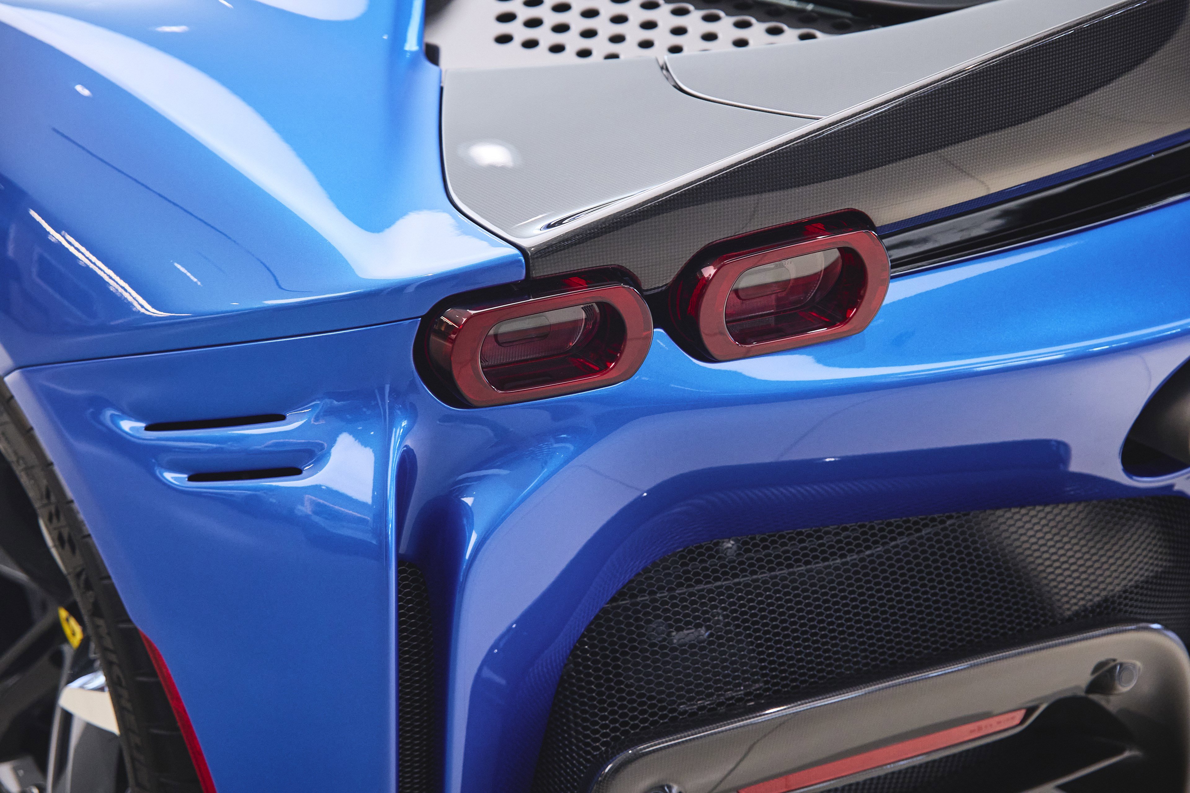 Used 2023 Ferrari SF90 Spider image 62