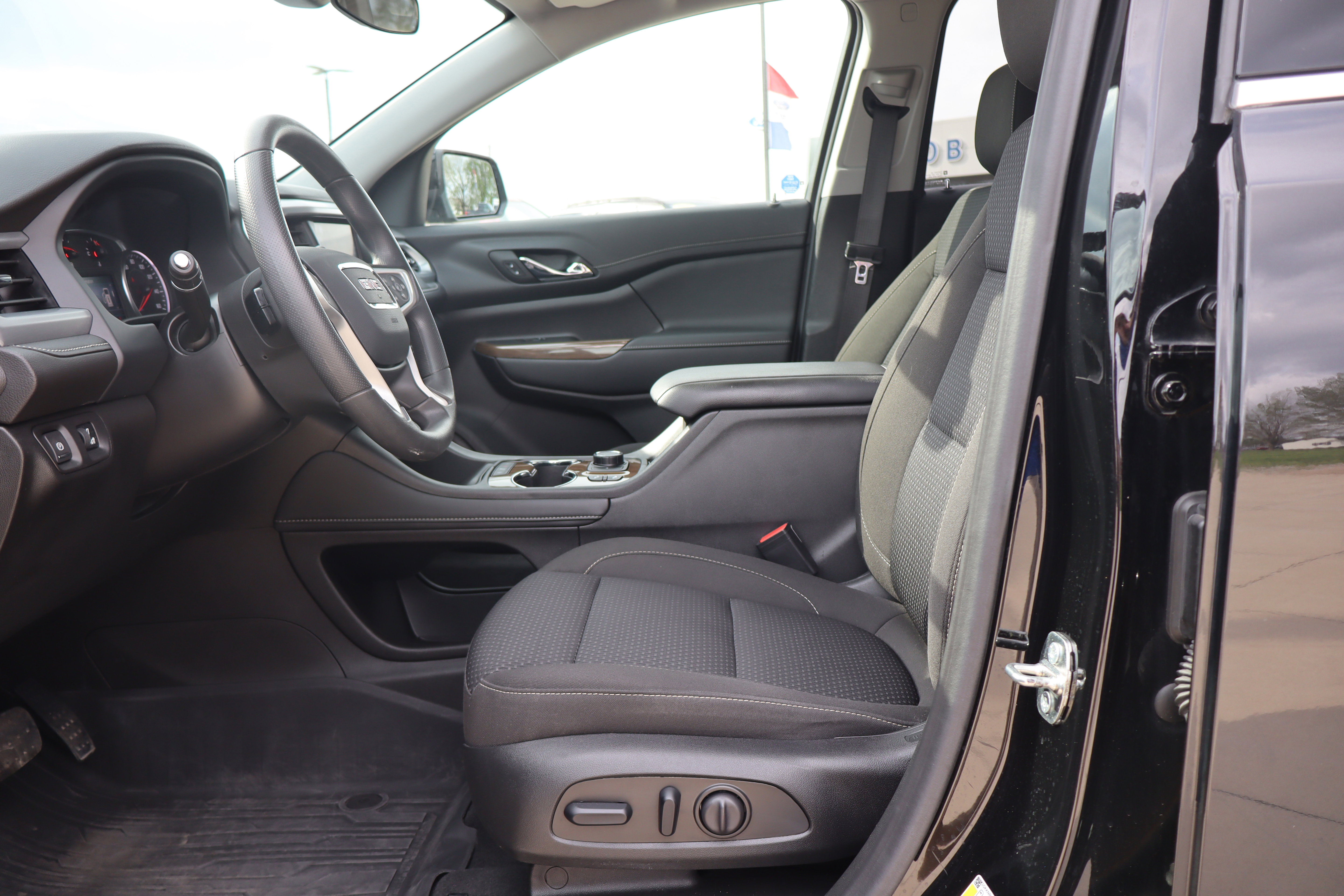Used 2023 GMC Acadia SLE w/ Driver Convenience Package AWD/4WD image 10