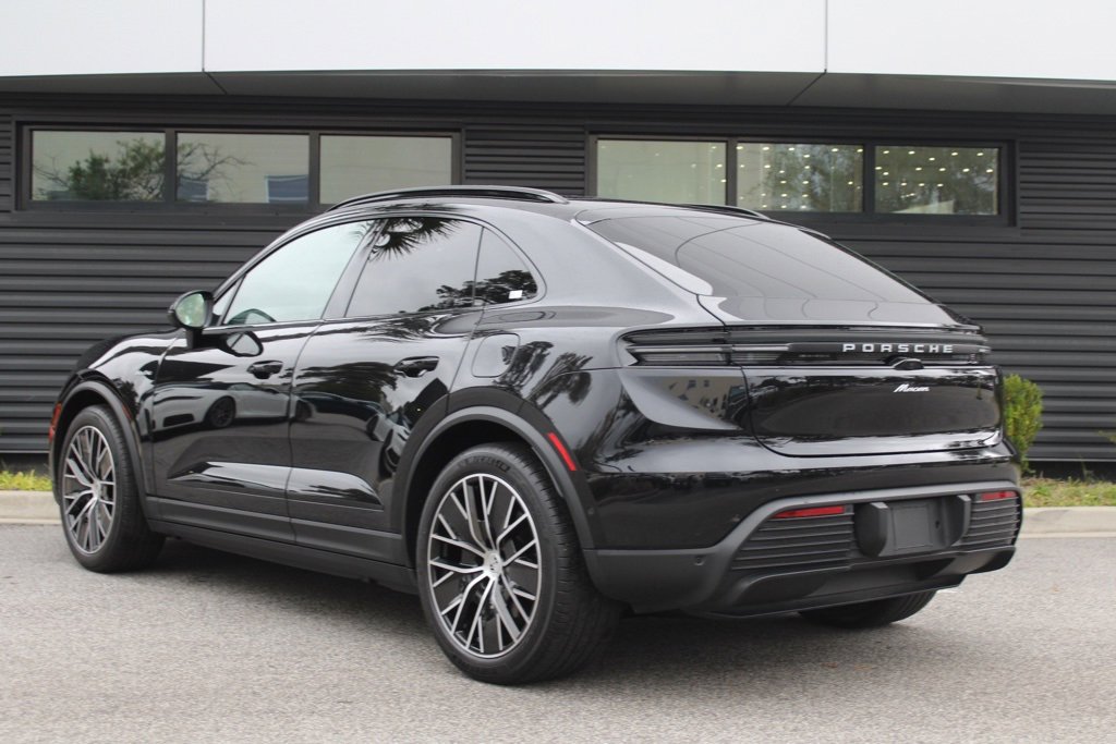 Used 2025 Porsche Macan Electric image 3