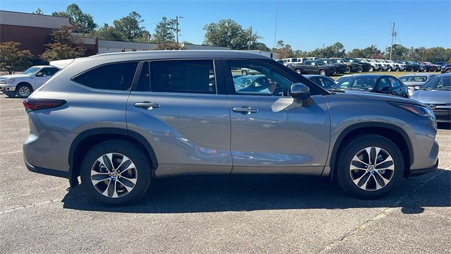 New 2026 Toyota Highlander XLE image 8
