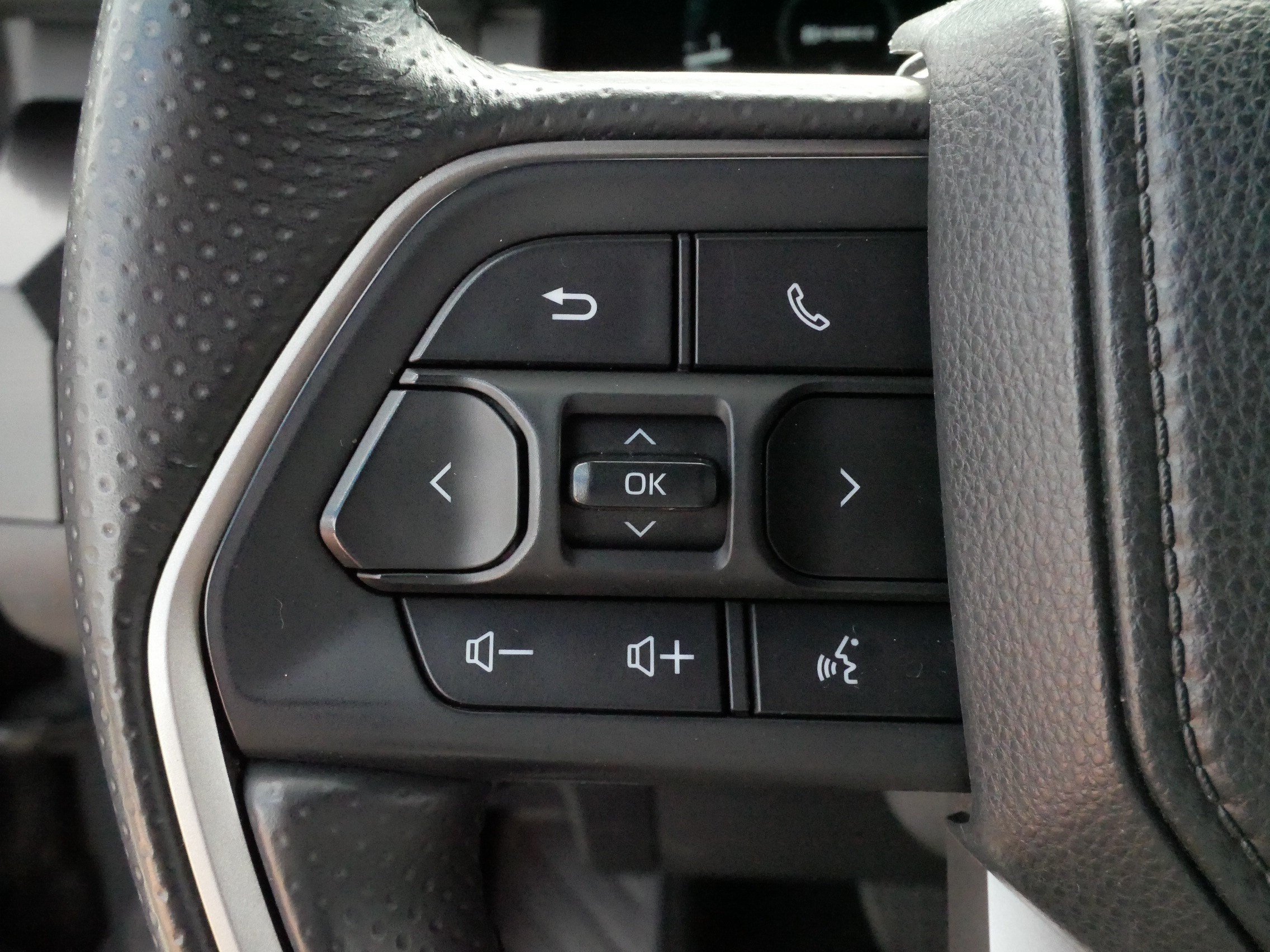 Used 2025 Toyota 4Runner Limited AWD/4WD image 26