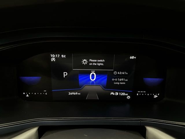 Used 2023 Volkswagen Taos SE w/ Panoramic Sunroof Package AWD/4WD image 15