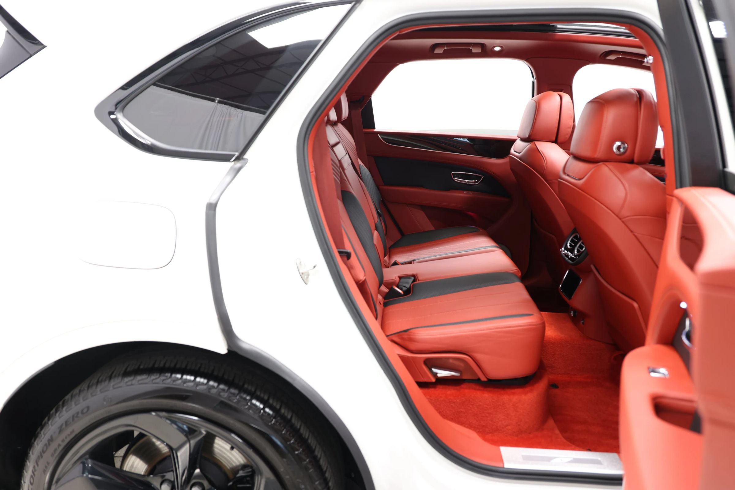 Used 2022 Bentley Bentayga AWD/4WD image 85