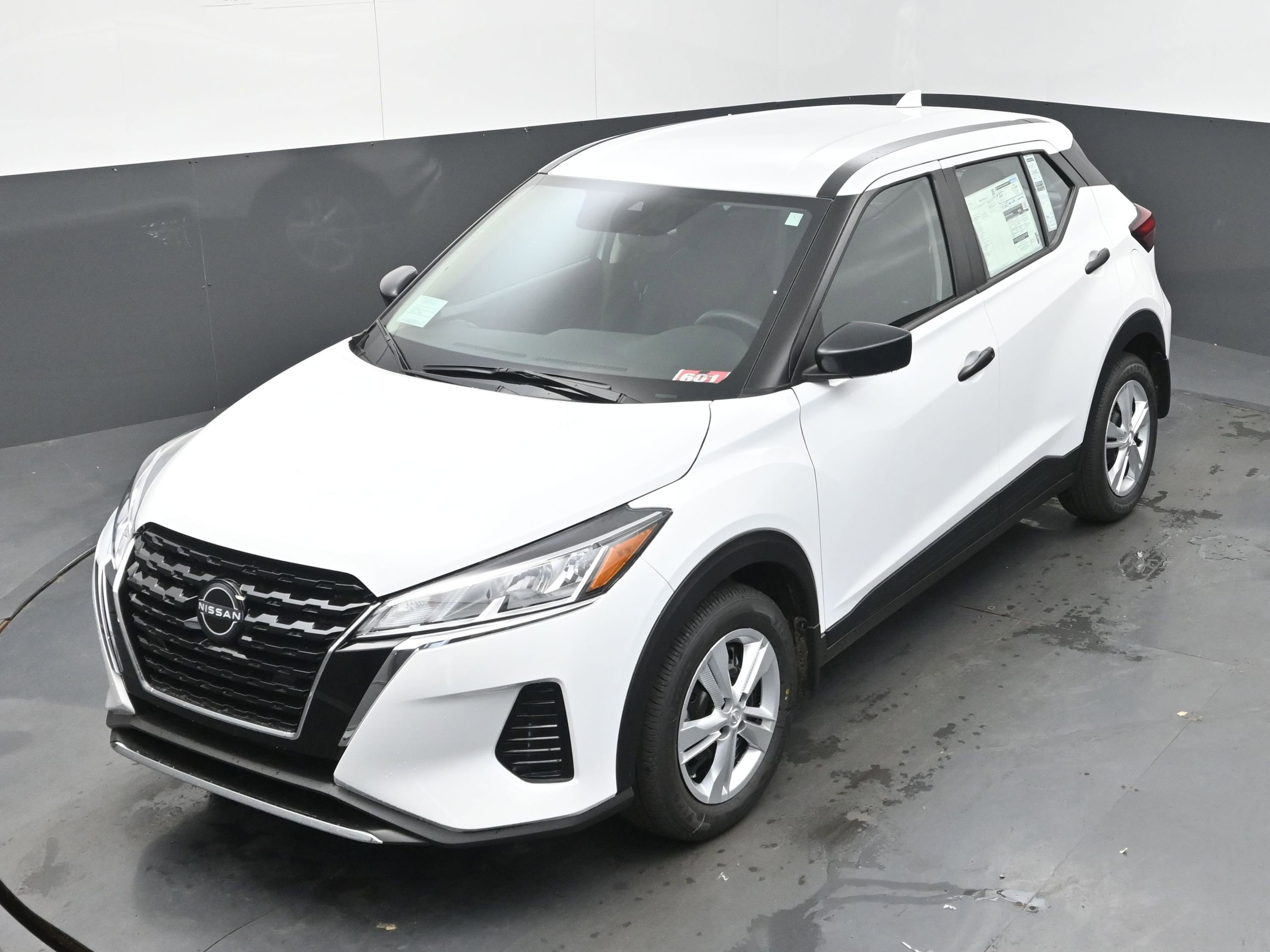 Certified 2025 Nissan Kicks Play S image 32