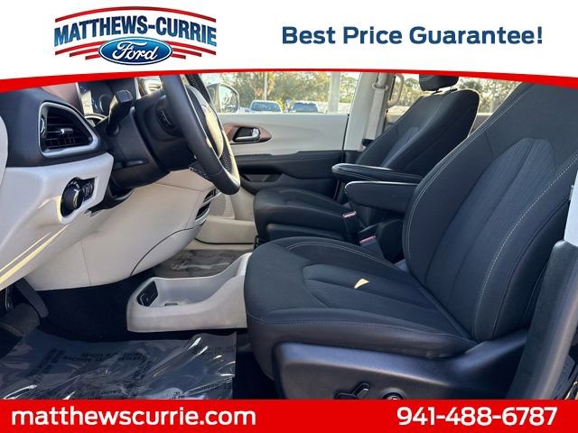 Used 2024 Chrysler Voyager LX image 9