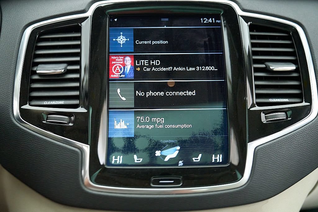Used 2016 Volvo XC90 T6 Momentum w/ Momentum Plus Package AWD/4WD image 33