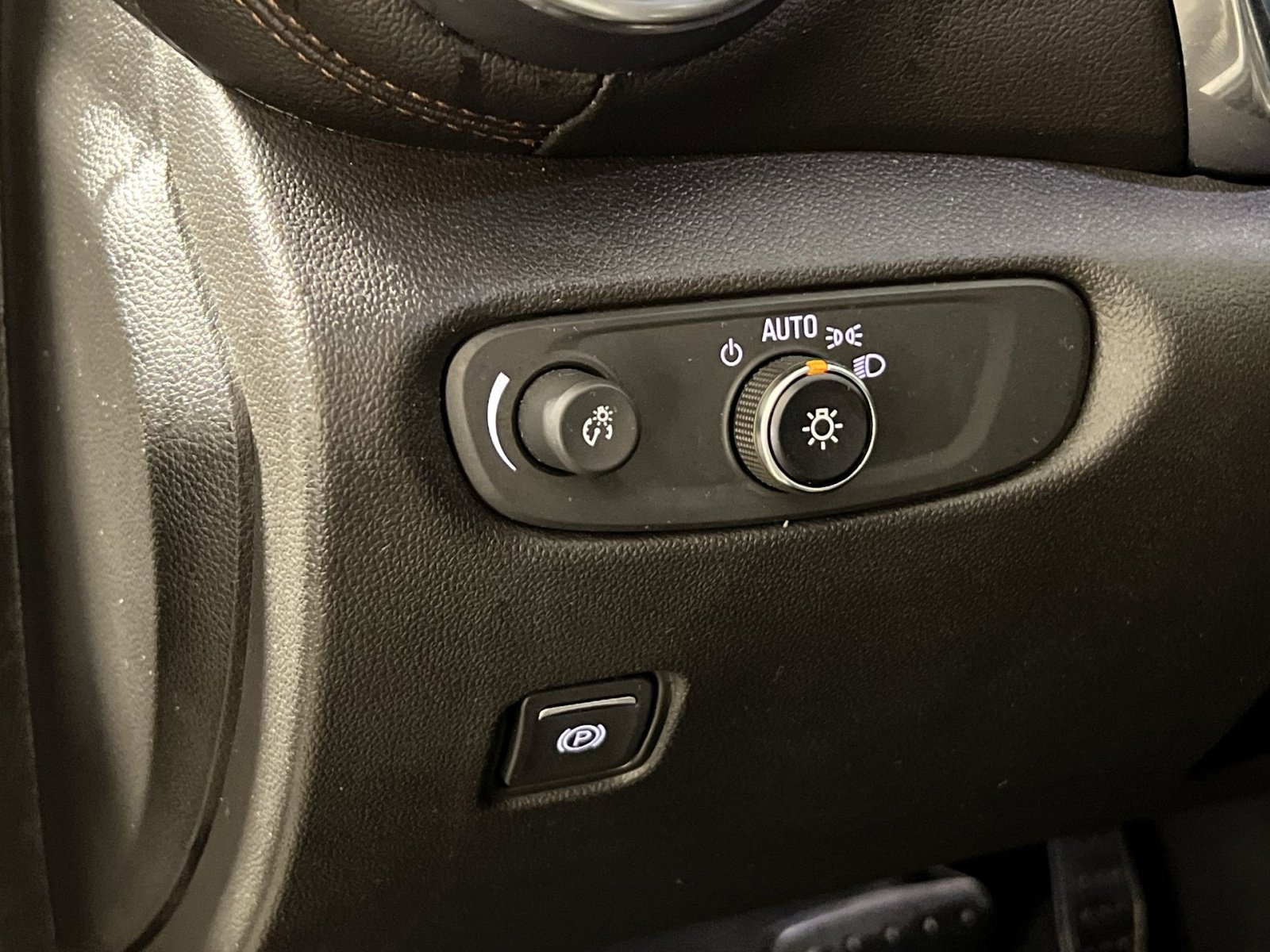 Used 2019 Chevrolet Blazer Premier w/ Driver Confidence II Package image 30