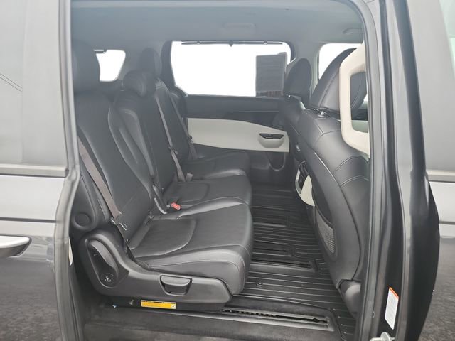 Used 2022 Kia Carnival EX FWD image 10