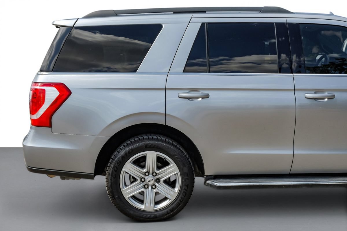 Used 2020 Ford Expedition XLT w/ Equipment Group 202A AWD/4WD image 6