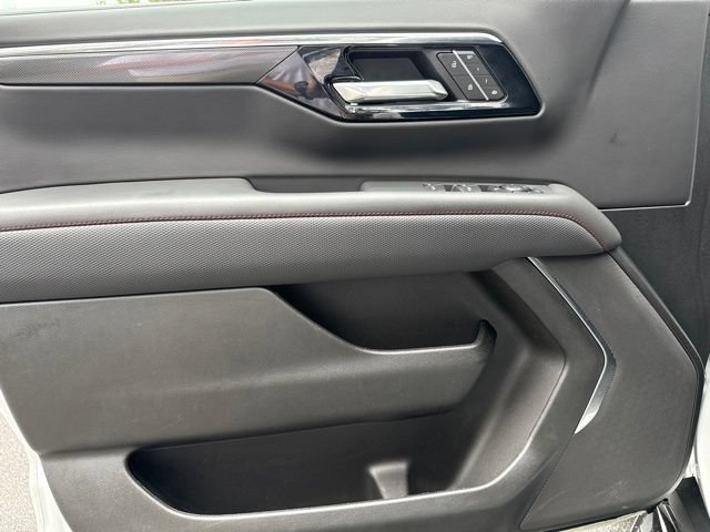 Used 2026 Chevrolet Suburban RST AWD/4WD image 9