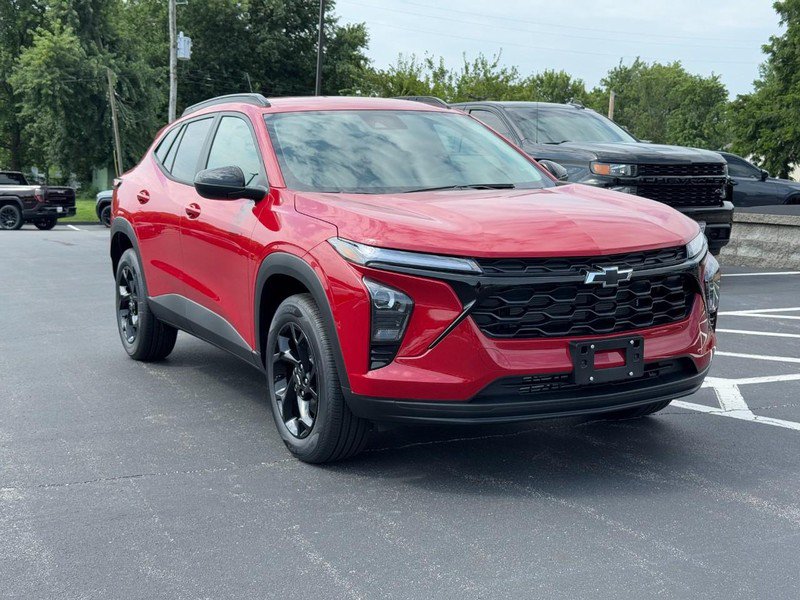 New 2026 Chevrolet Trax LT w/ Driver Confidence Package FWD image 2