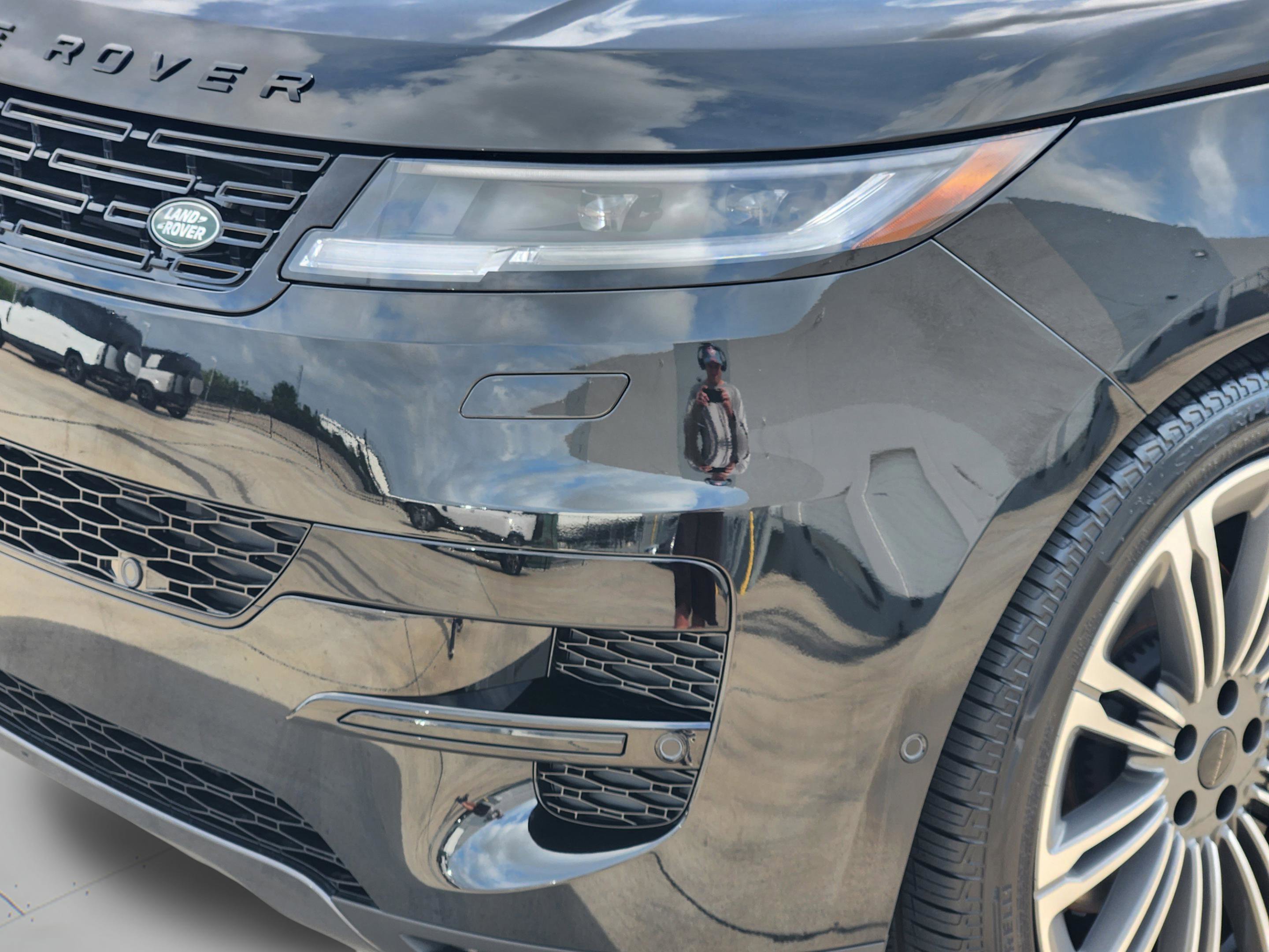 New 2026 Land Rover Range Rover Sport SE AWD/4WD image 28