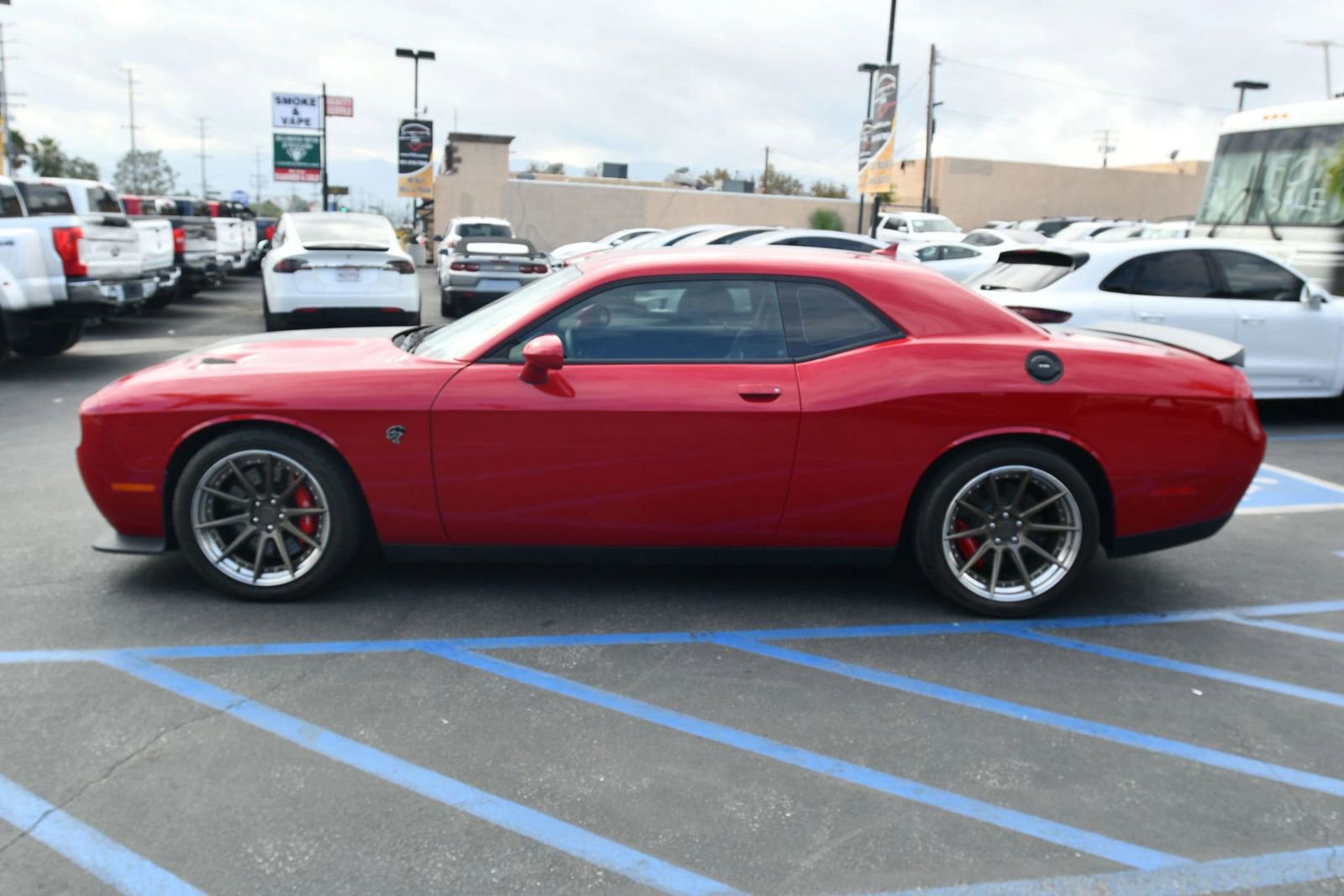 Used 2016 Dodge Challenger SRT Hellcat RWD image 4