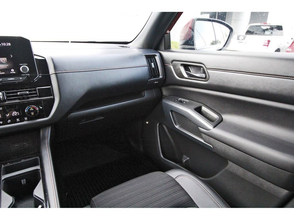 Used 2024 Nissan Pathfinder Rock Creek image 10