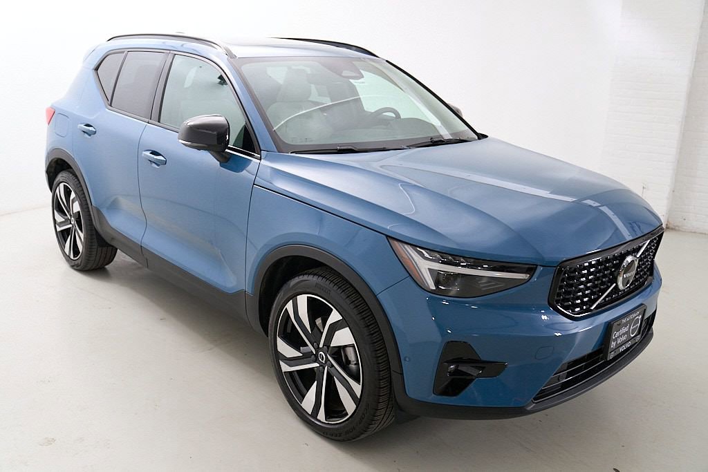 Used 2023 Volvo XC40 B5 Ultimate w/ Protection Package Premier AWD/4WD image 4