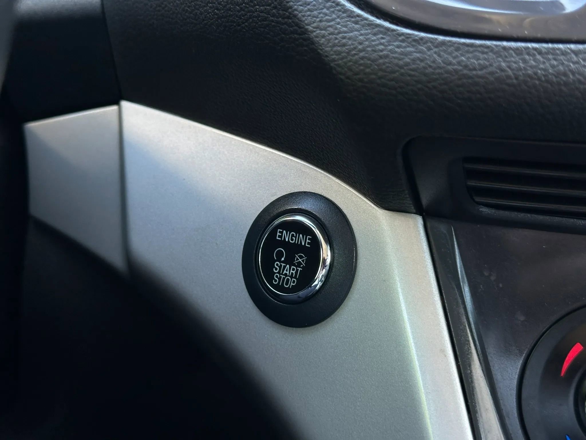 Used 2013 Ford C-MAX SEL FWD image 38