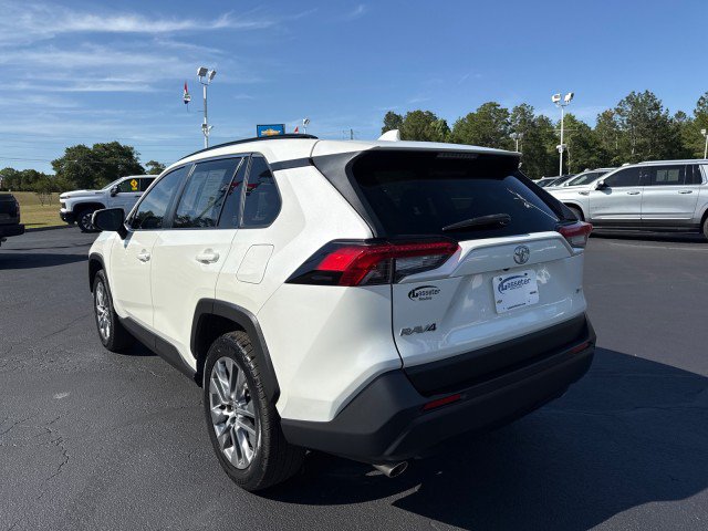 Used 2022 Toyota RAV4 XLE Premium FWD image 5