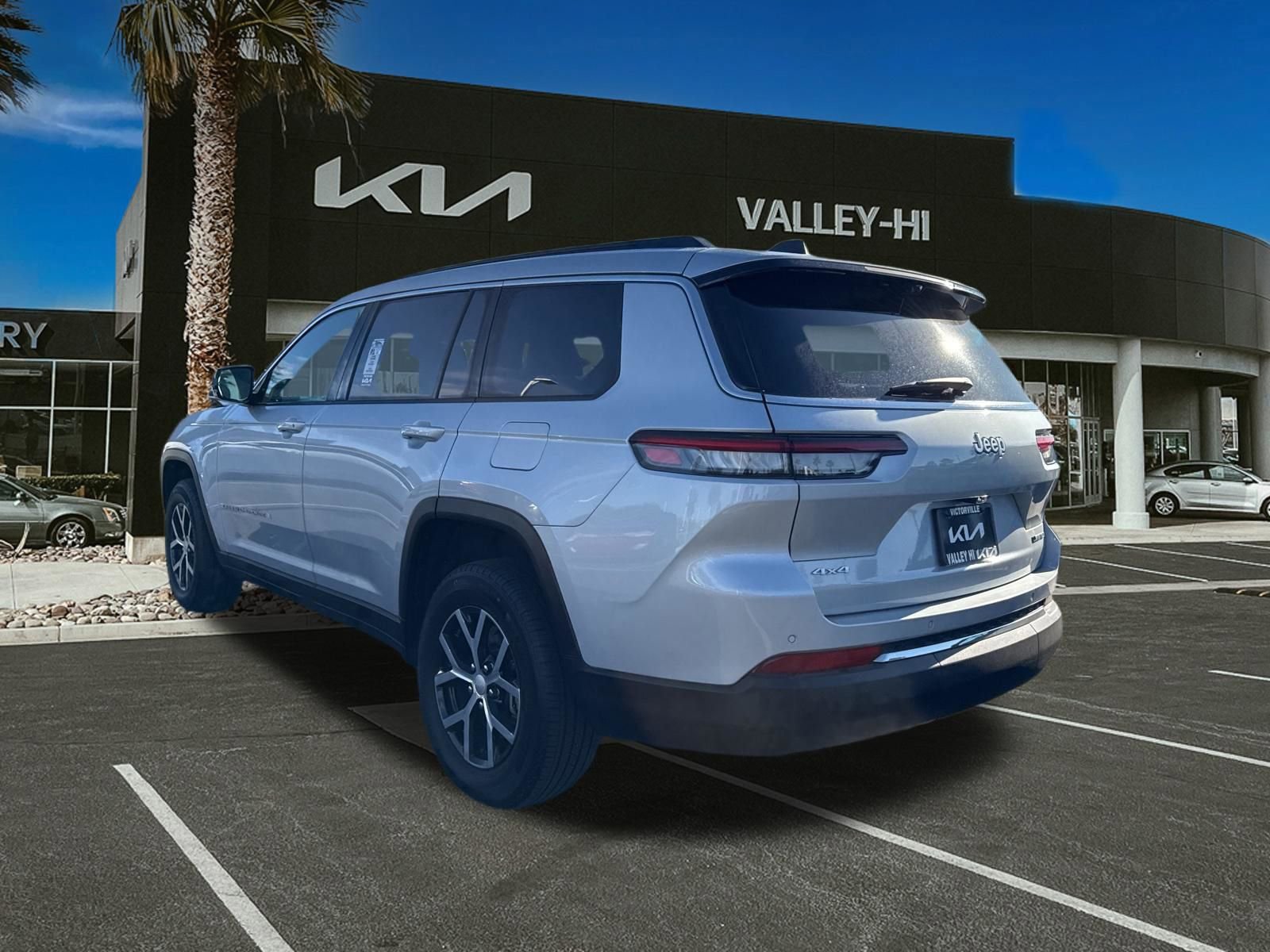 Used 2024 Jeep Grand Cherokee L Limited w/ Luxury Tech Group II image 10