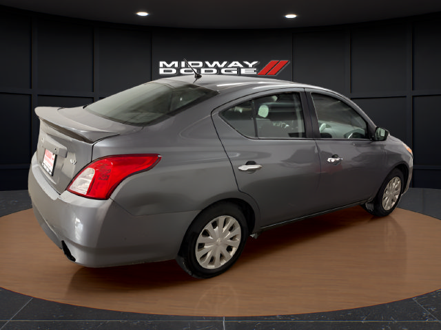 Used 2019 Nissan Versa SV FWD image 4