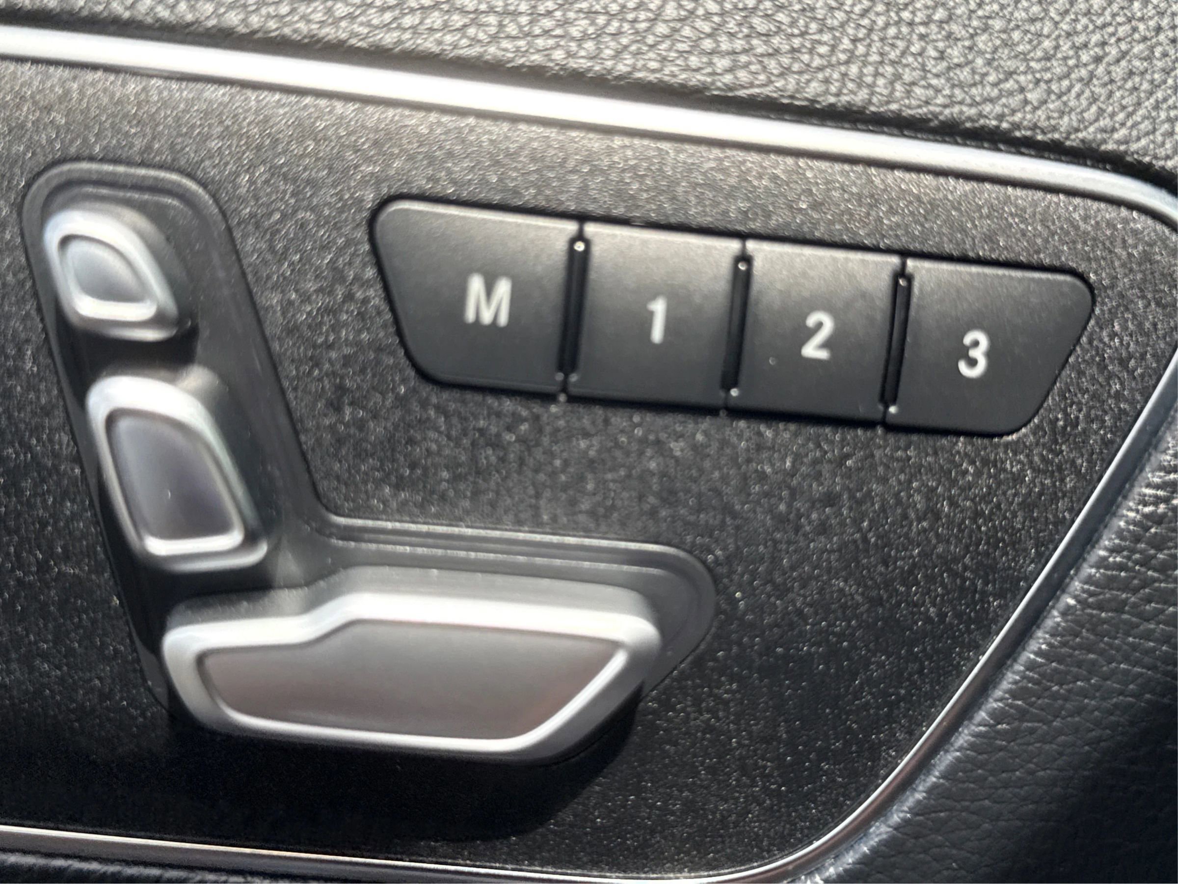 Used 2014 Mercedes-Benz E 350 4MATIC Sedan image 41