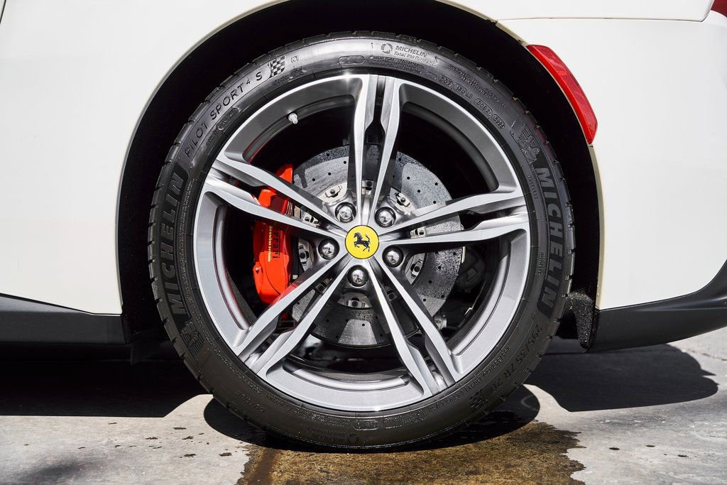 Used 2019 Ferrari GTC4Lusso AWD/4WD image 25