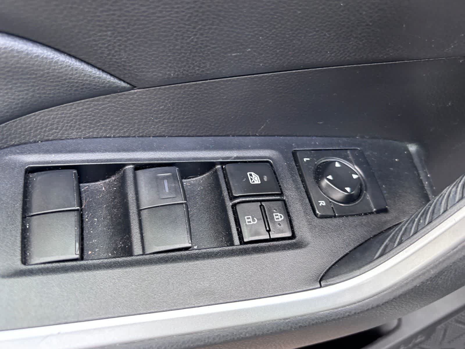 Used 2022 Toyota RAV4 LE FWD image 14