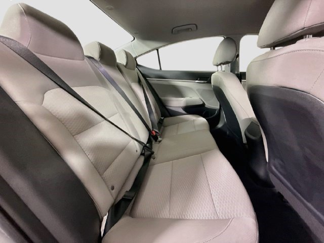 Used 2020 Hyundai Elantra SE FWD image 25