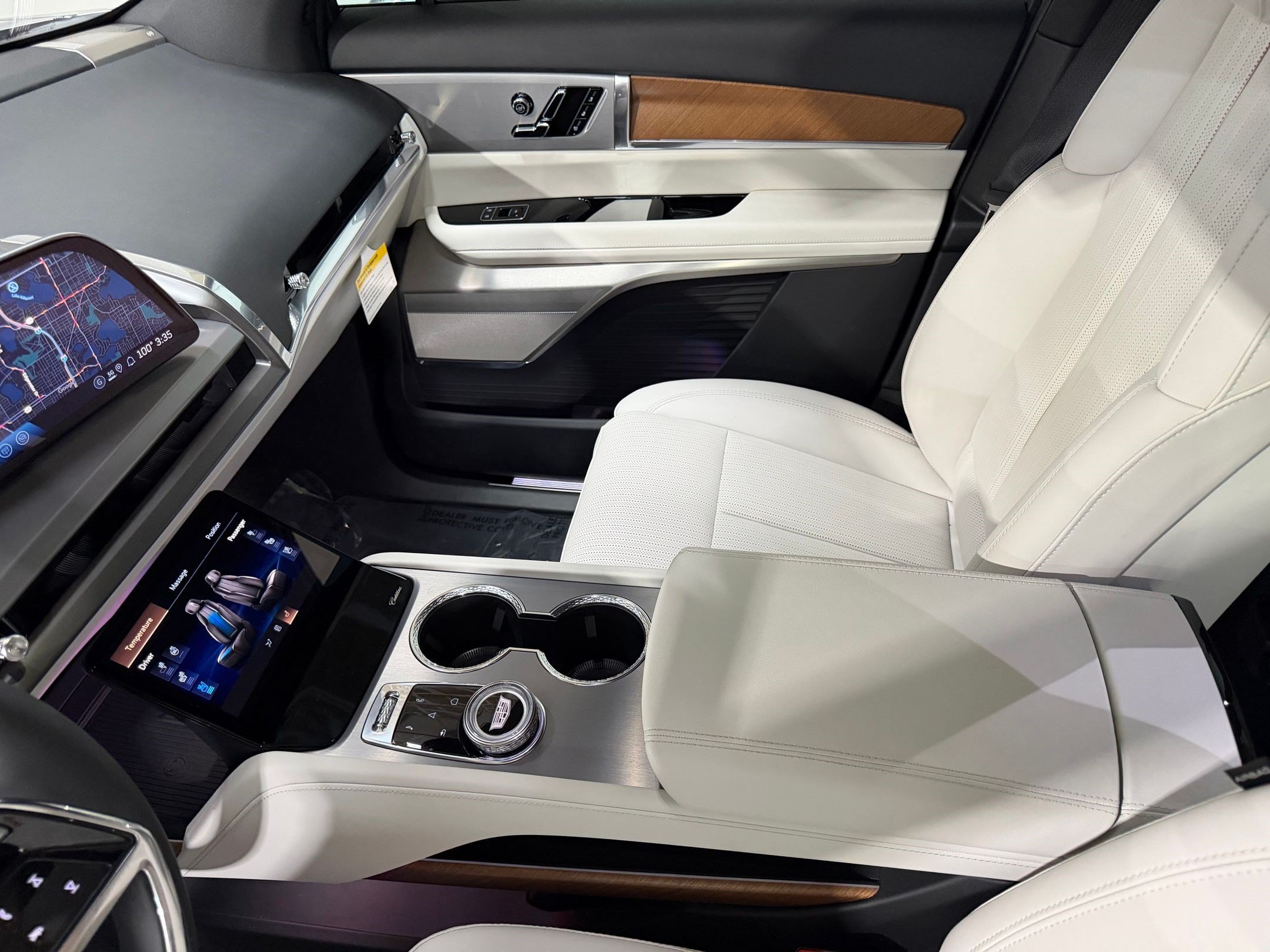 New 2026 Cadillac Vistiq Sport AWD/4WD image 36