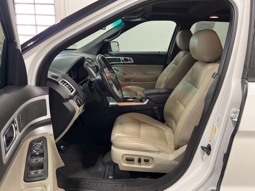 Used 2015 Ford Explorer XLT w/ Equipment Group 202A image 26