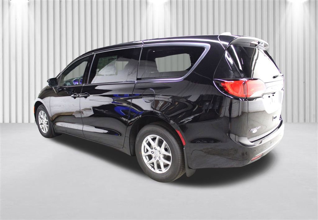New 2026 Chrysler Voyager LX image 5