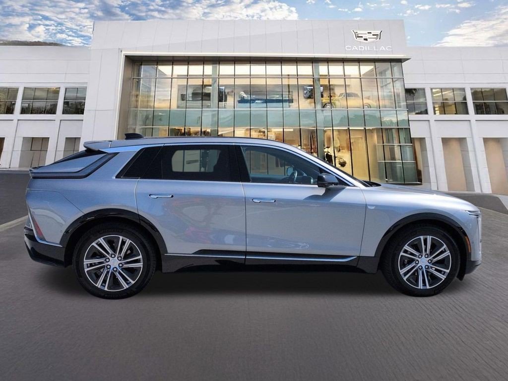 Used 2024 Cadillac Lyriq Luxury AWD/4WD image 4