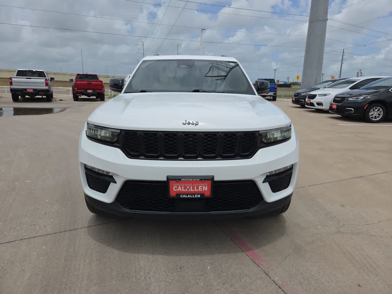 Used 2023 Jeep Grand Cherokee Limited w/ Black Appearance Package AWD/4WD image 14