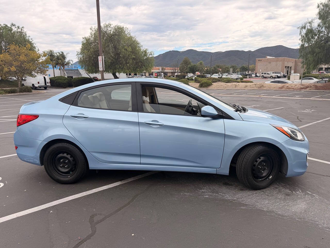 Used 2014 Hyundai Accent GLS FWD image 6