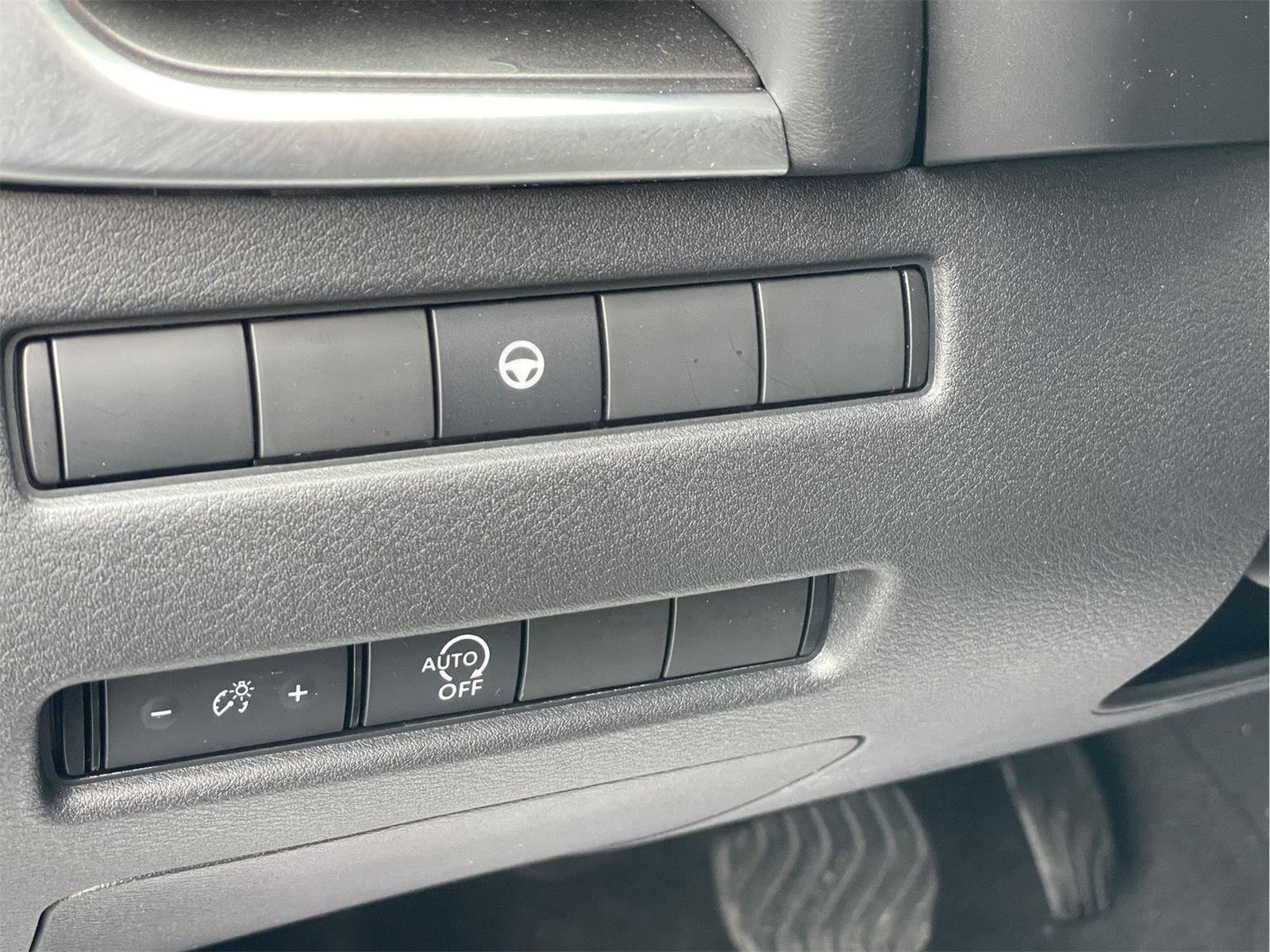 Used 2023 Nissan Rogue SV AWD/4WD image 23