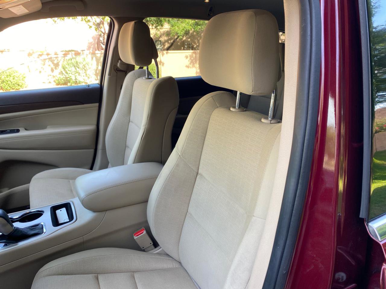 Used 2016 Jeep Grand Cherokee Laredo image 26