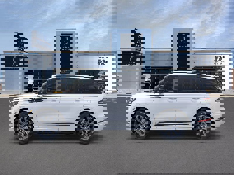 New 2025 Lincoln Aviator AWD image 3