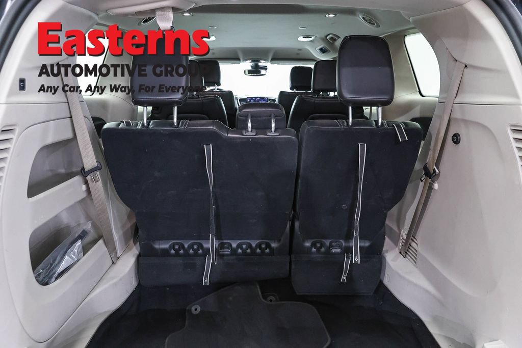 Used 2023 Chrysler Pacifica Touring-L FWD image 9