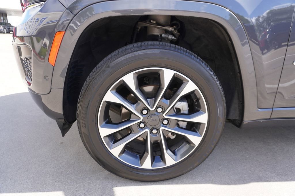 Used 2023 Jeep Grand Cherokee Overland w/ Luxury Tech Group IV AWD/4WD image 29