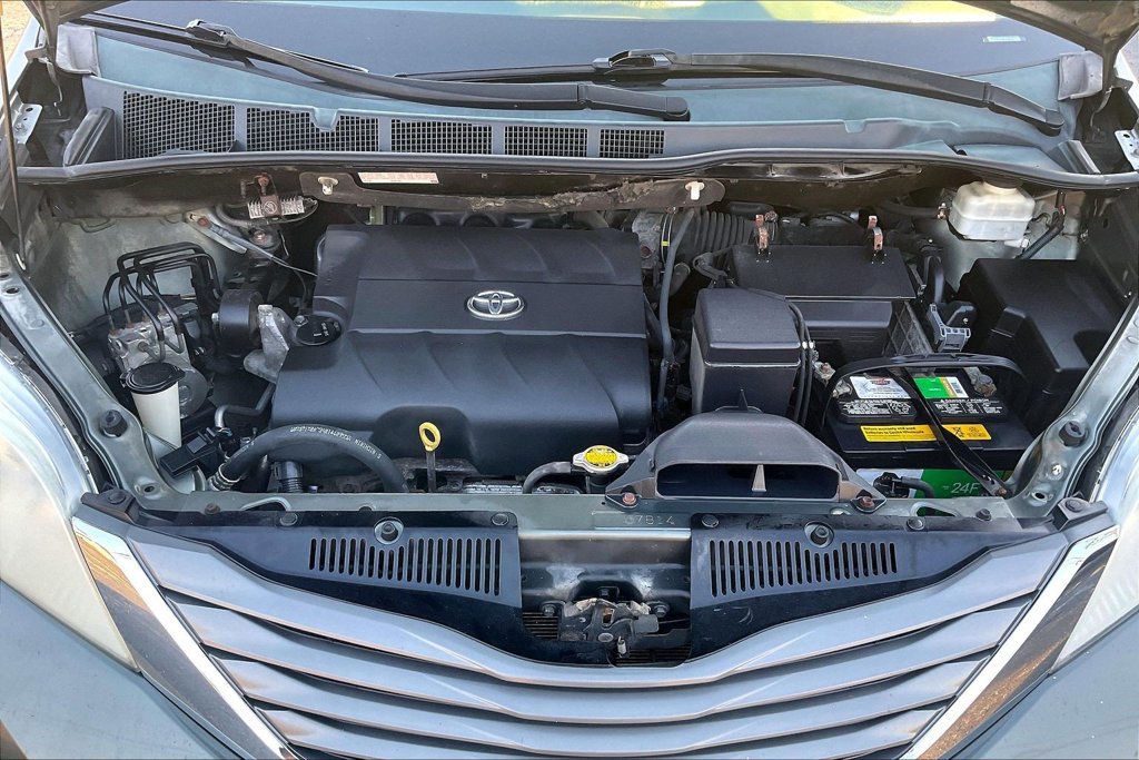 Used 2013 Toyota Sienna XLE FWD image 9
