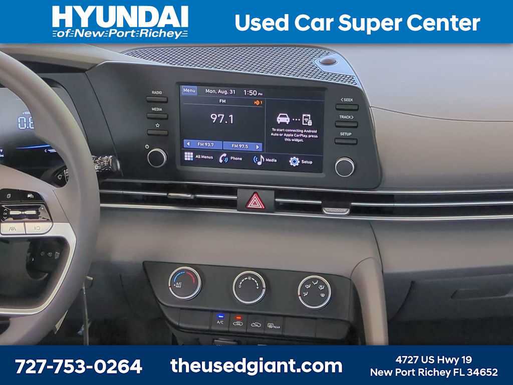 Used 2025 Hyundai Elantra SE FWD image 18