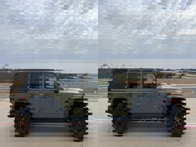 Used 2025 Jeep Wrangler Willys image 3