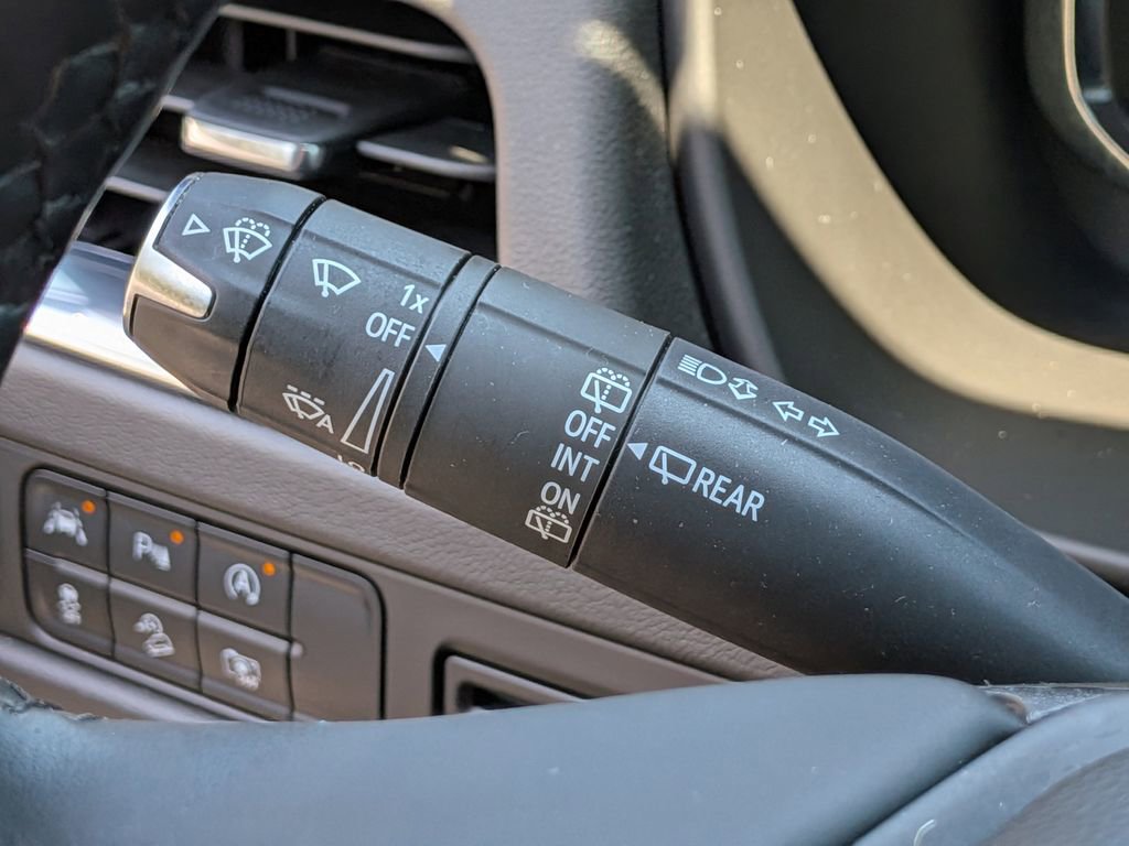 Used 2024 Chevrolet Tahoe Z71 w/ Luxury Package image 32