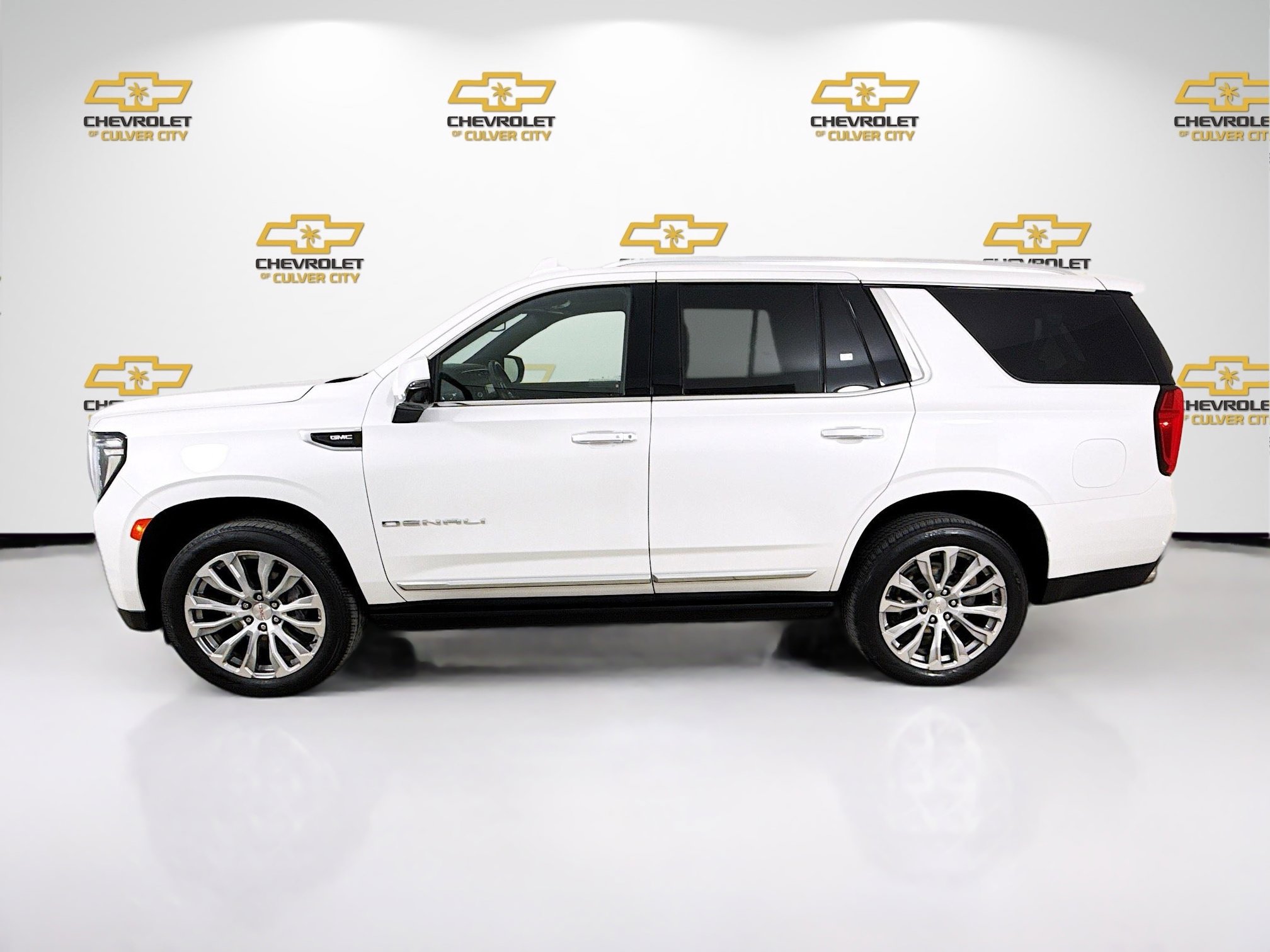Used 2022 GMC Yukon Denali AWD/4WD image 4