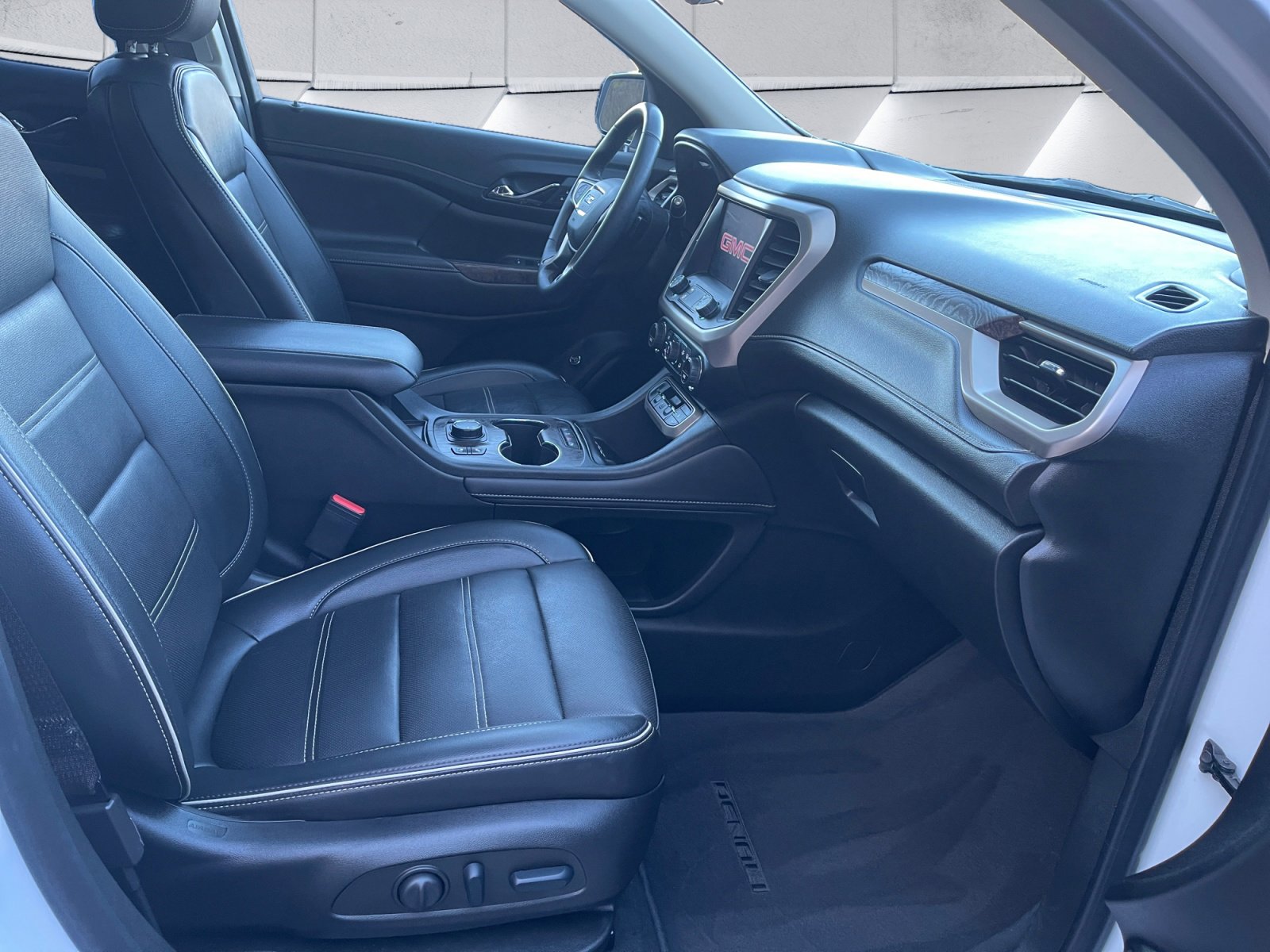 Used 2023 GMC Acadia Denali w/ Denali Ultimate Package AWD/4WD image 16