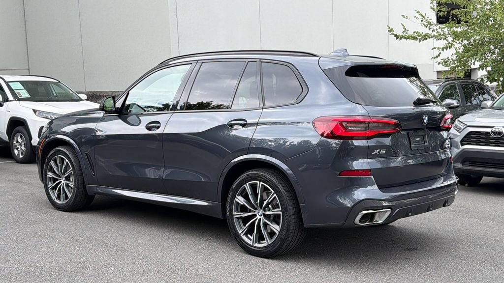 Used 2021 BMW X5 xDrive40i w/ M Sport Package AWD/4WD image 3